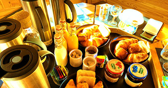Petit-déjeuner aux Hôtes de Chouzy – bien commencer la journée en Val de Loire (réservé à nos hôtes)